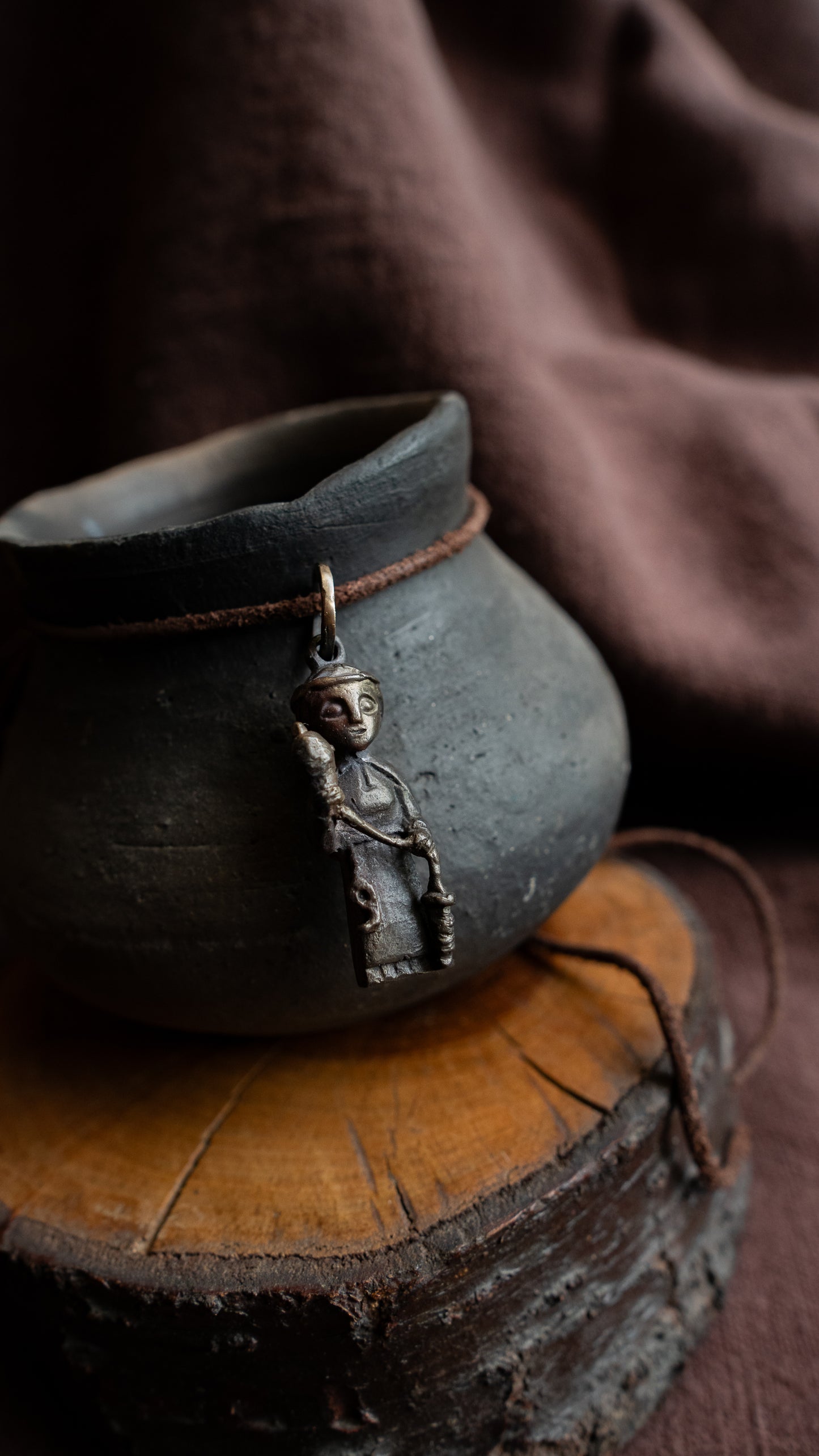 Frau/Dame Holle Pendentif Bronze