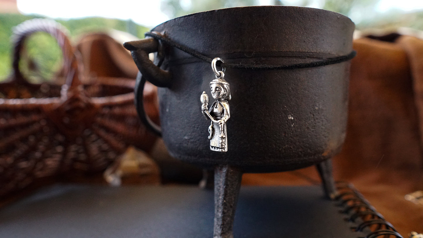 Frau Holle - Silver pendant - Ancient tales inspiration