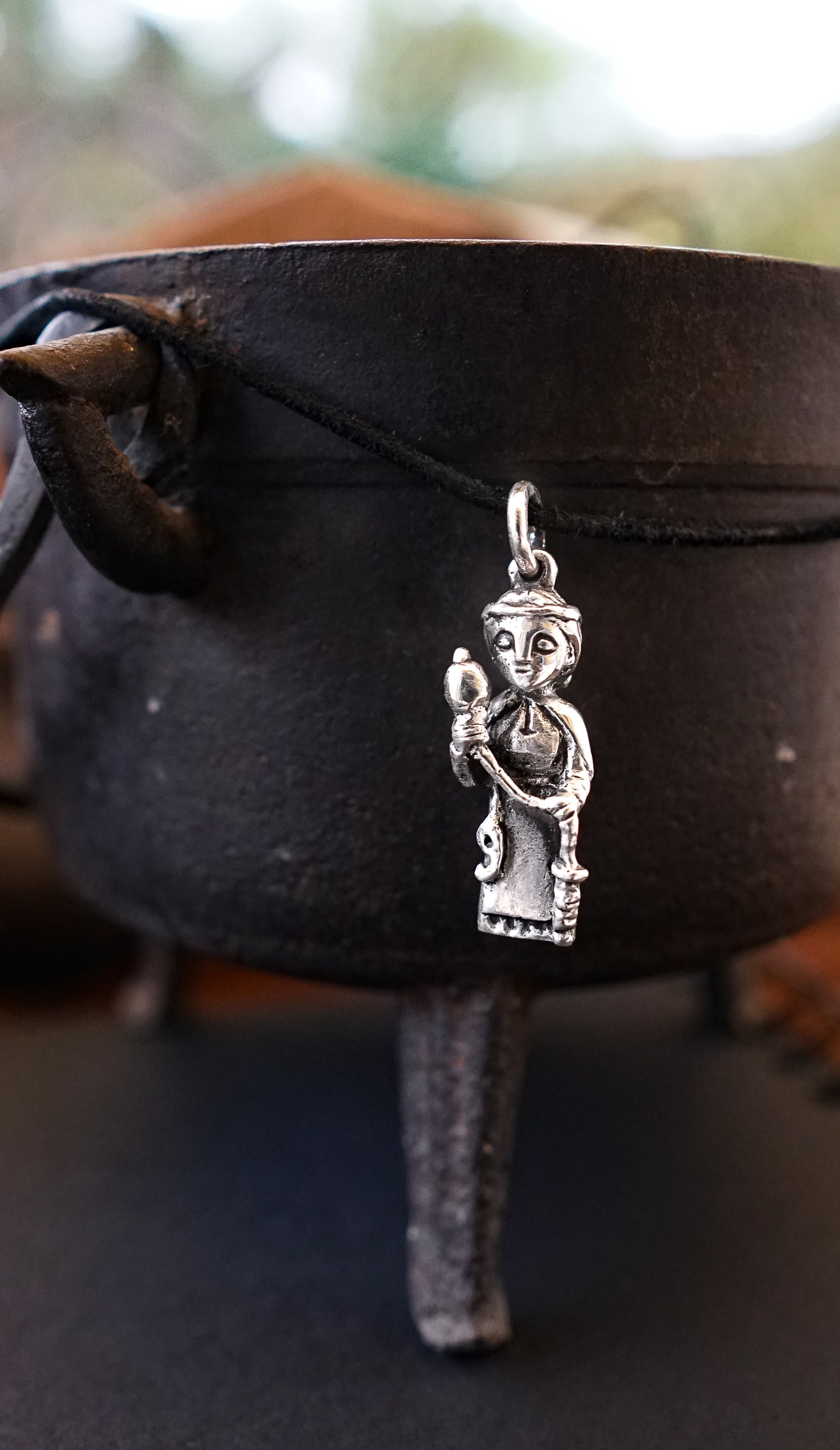 Frau Holle - Silver pendant - Ancient tales inspiration