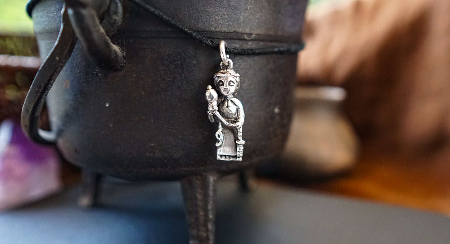 Frau Holle - Silver pendant - Ancient tales inspiration