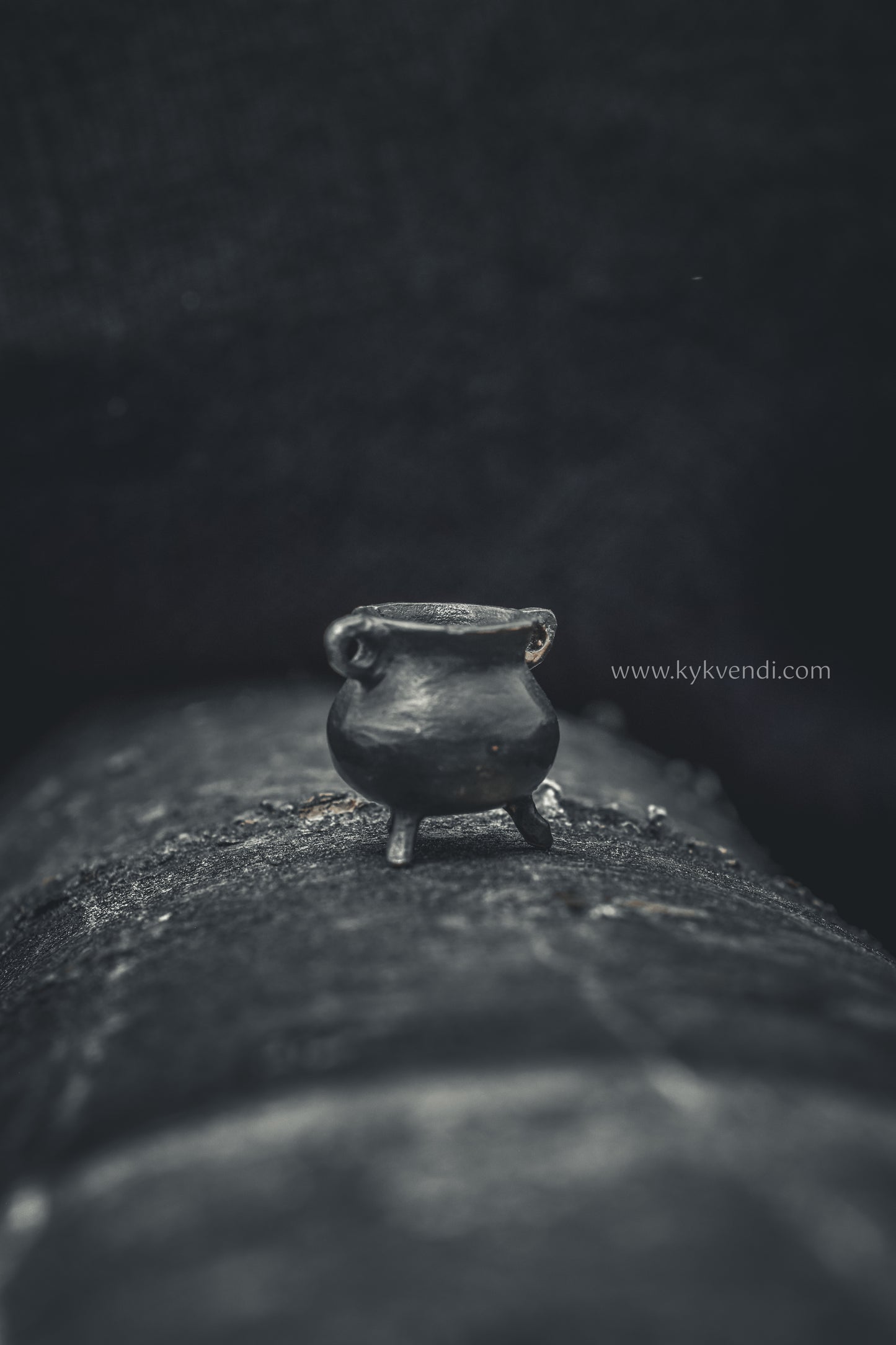 Chaudron miniature en bronze - décoration witchy