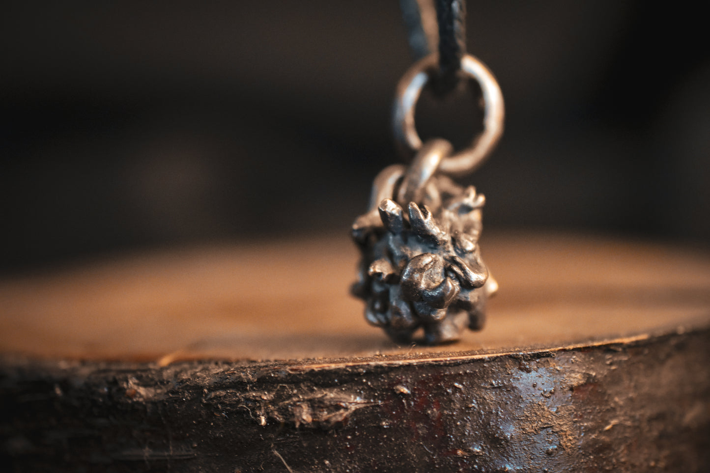 Pendentif tête de Méduse Gorgone / bronze inspiration mythologies grecques