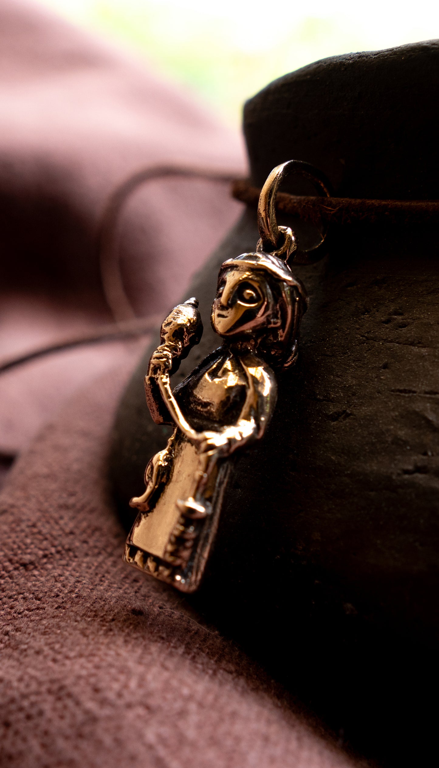 Frau/Dame Holle Pendentif Bronze Brillant