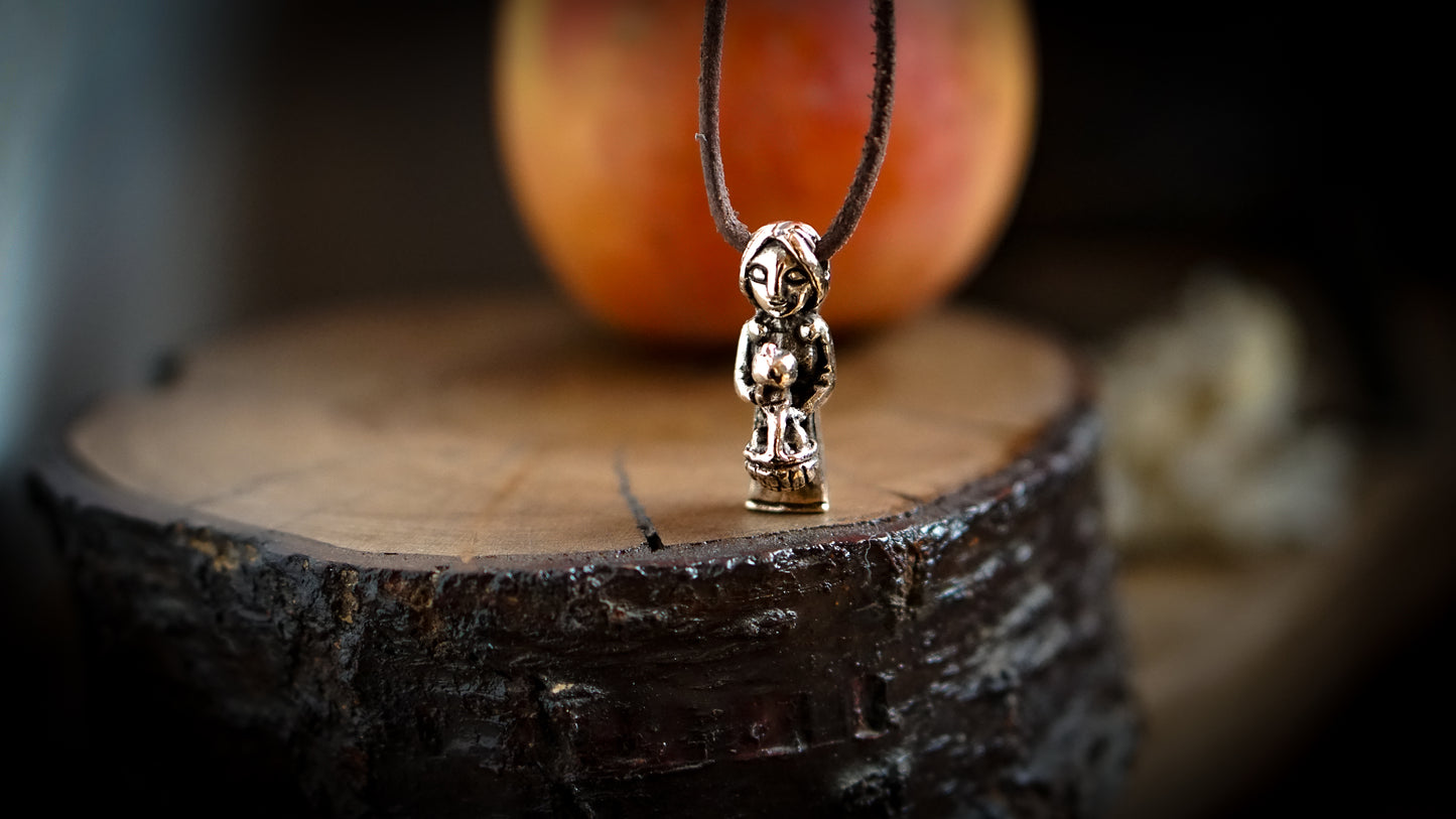 Idun - Norse myths inspired pendant in bronze