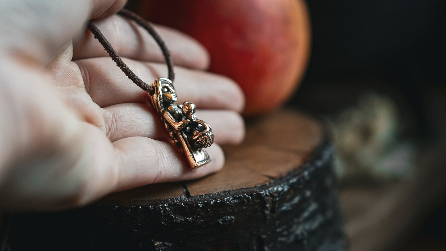 Idun - Norse myths inspired pendant in bronze