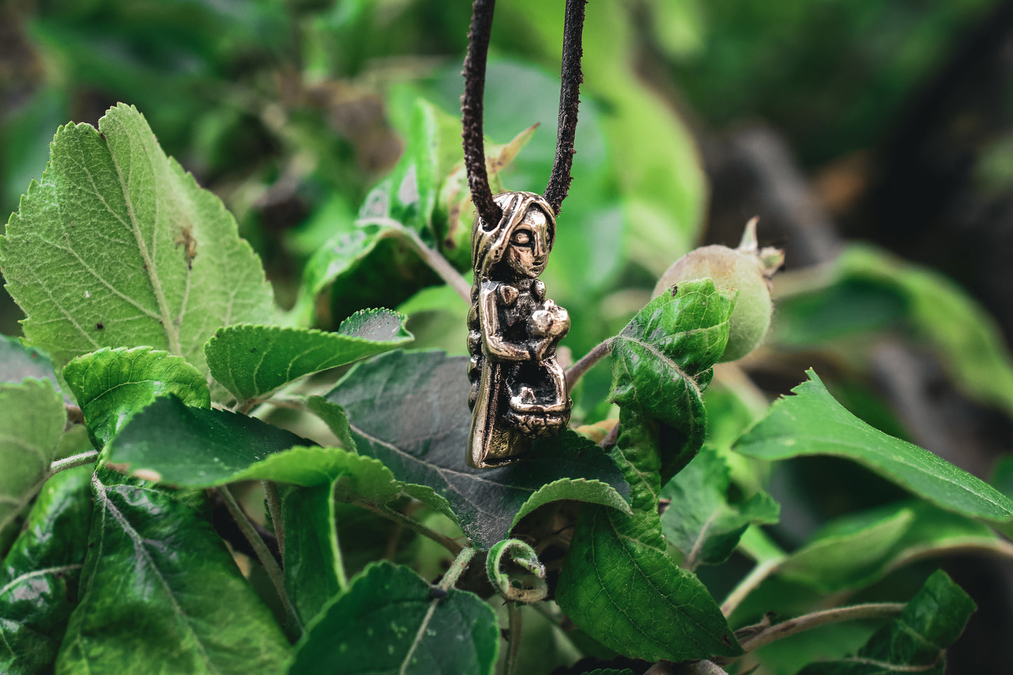 Idun - Norse myths inspired pendant in bronze
