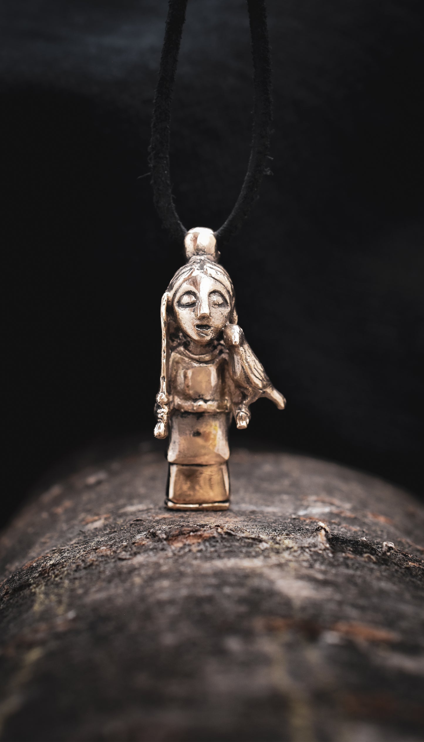 La Morrigane - pendentif inspirations mythes