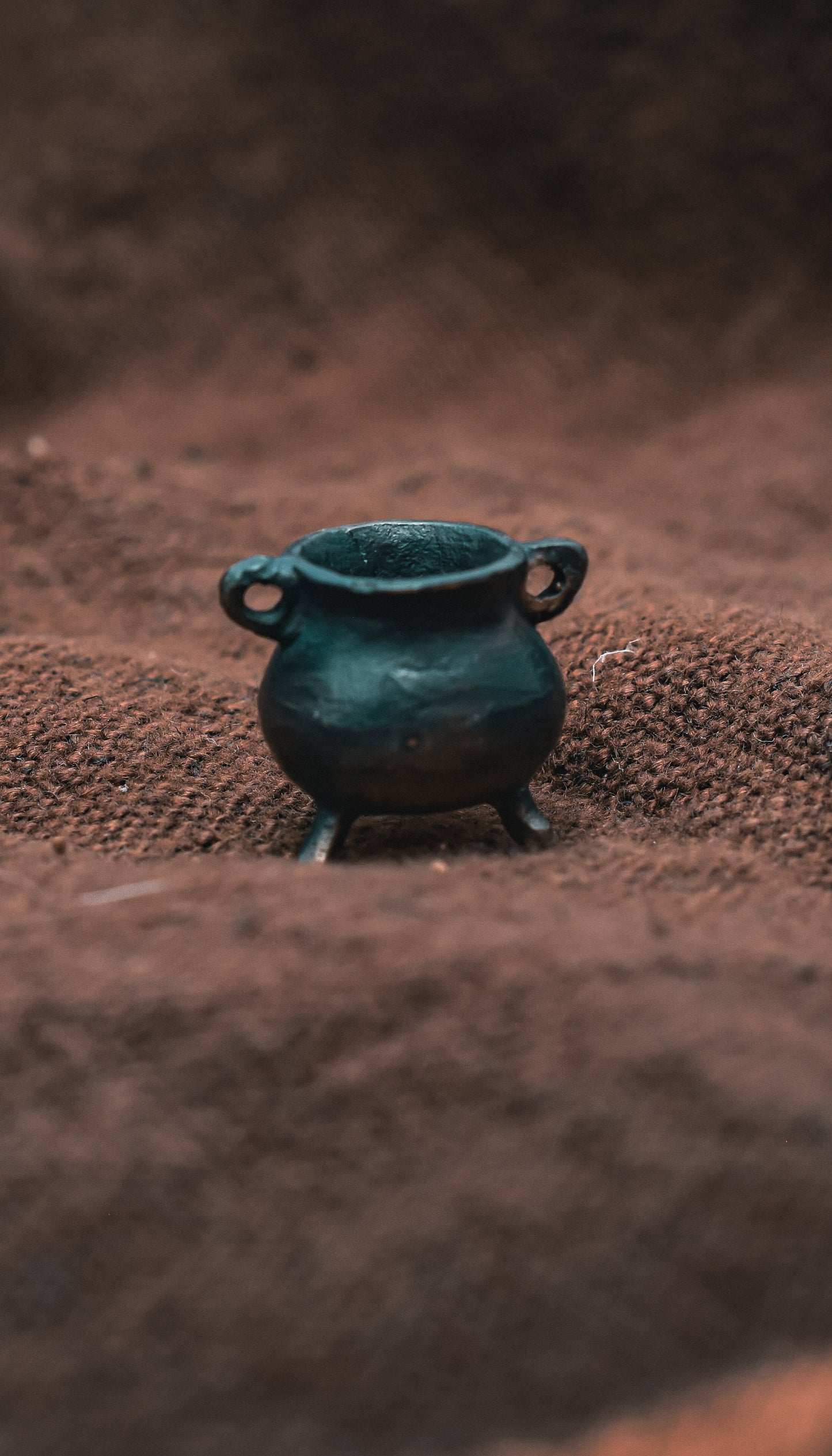 Chaudron miniature en bronze - décoration witchy